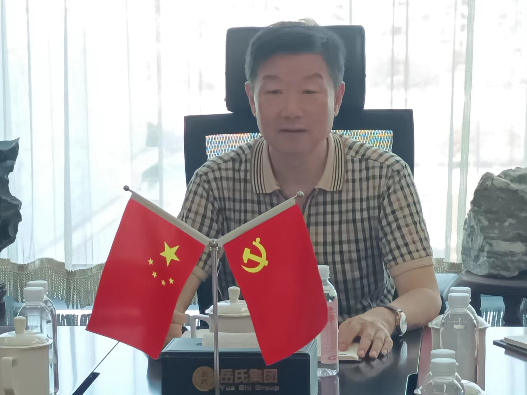 連手機(jī)都放不下，你還能放下什么？——岳氏集團(tuán)召開(kāi)季度管理工作懇談會(huì)